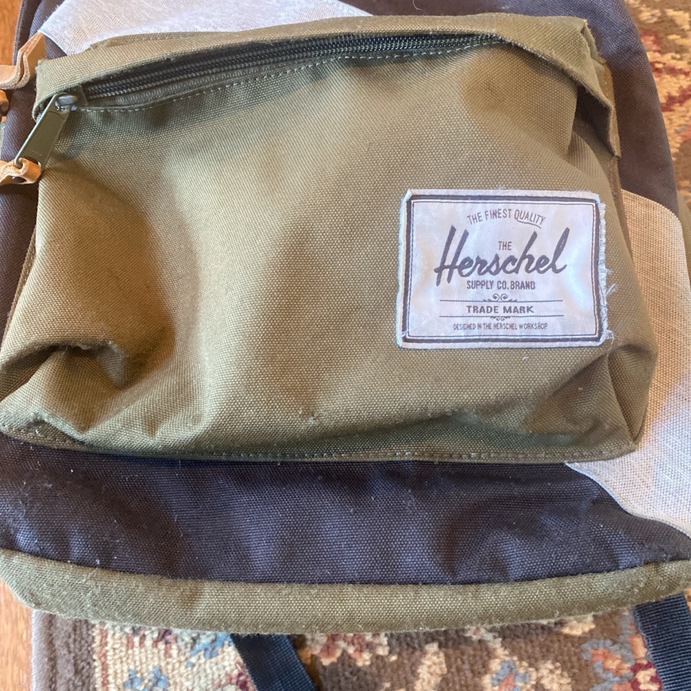 Herschel Classic XL 600D Poly - Black/Ivy Green/Light Grey Crosshatch - Picture 9 of 11